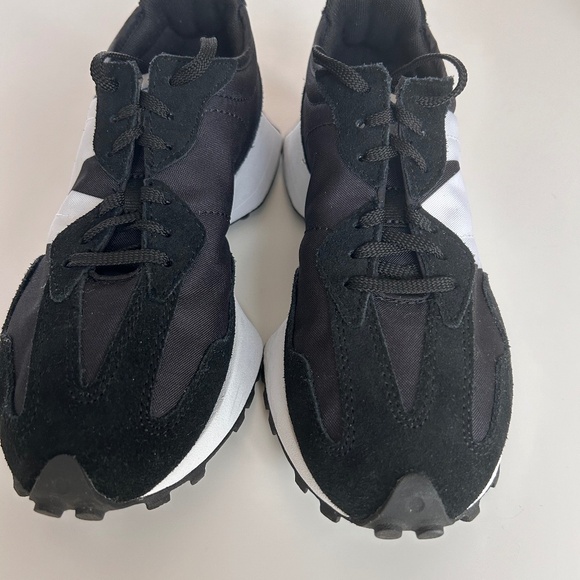 New Balance Women's Athletic Shoes 327 in size 7.5 - Picture 2 of 9